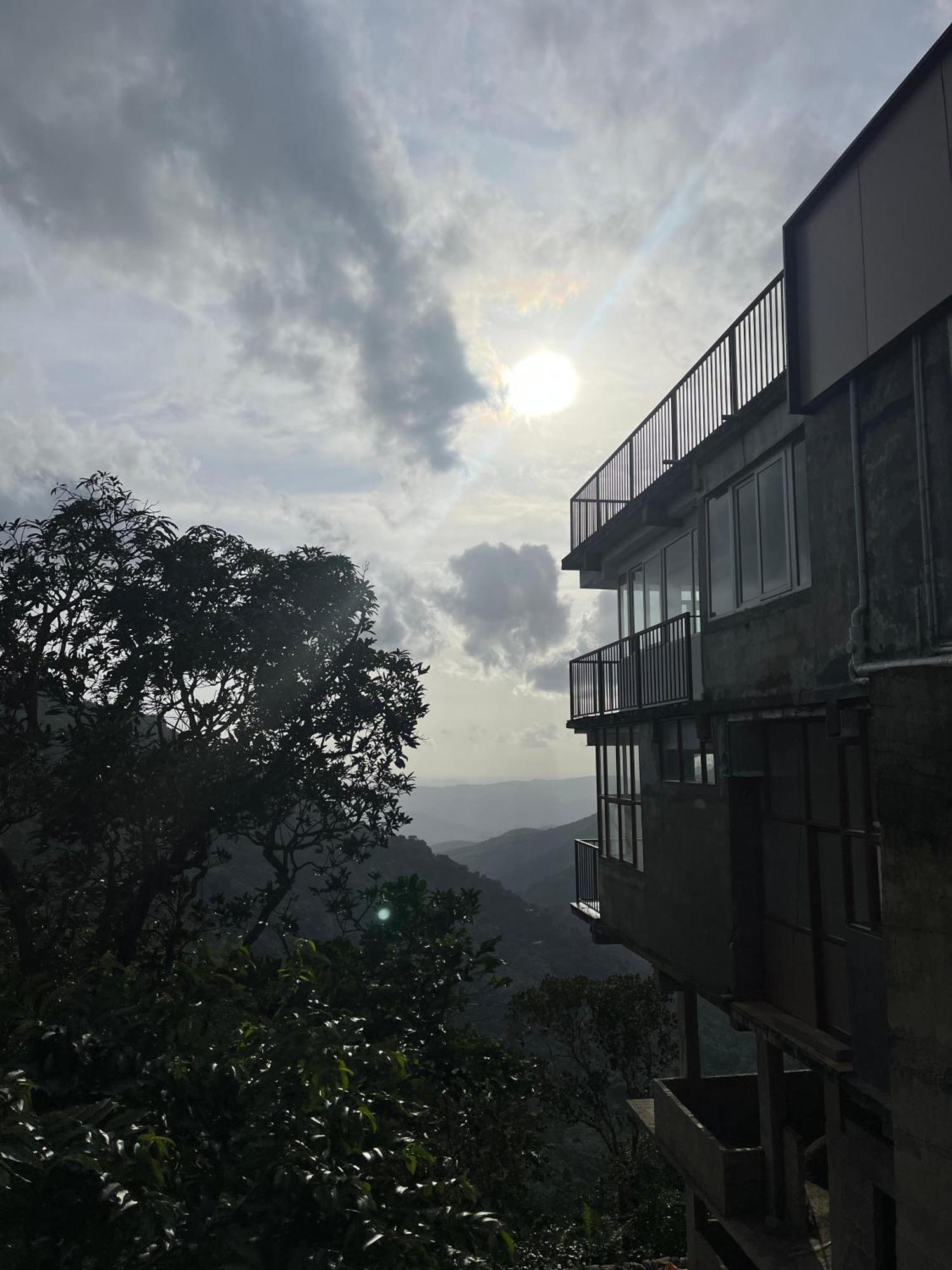 Eagle Heights Resort Pirmed Bagian luar foto