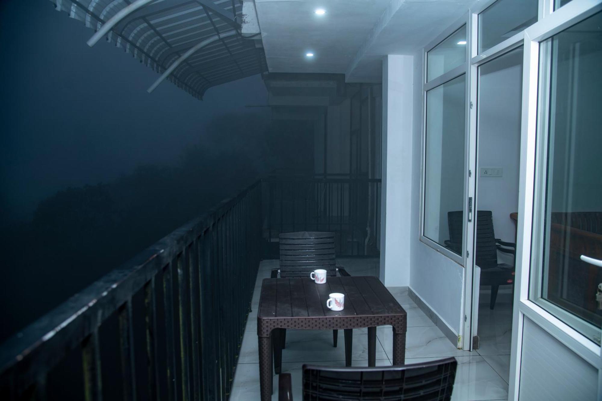 Eagle Heights Resort Pirmed Bagian luar foto