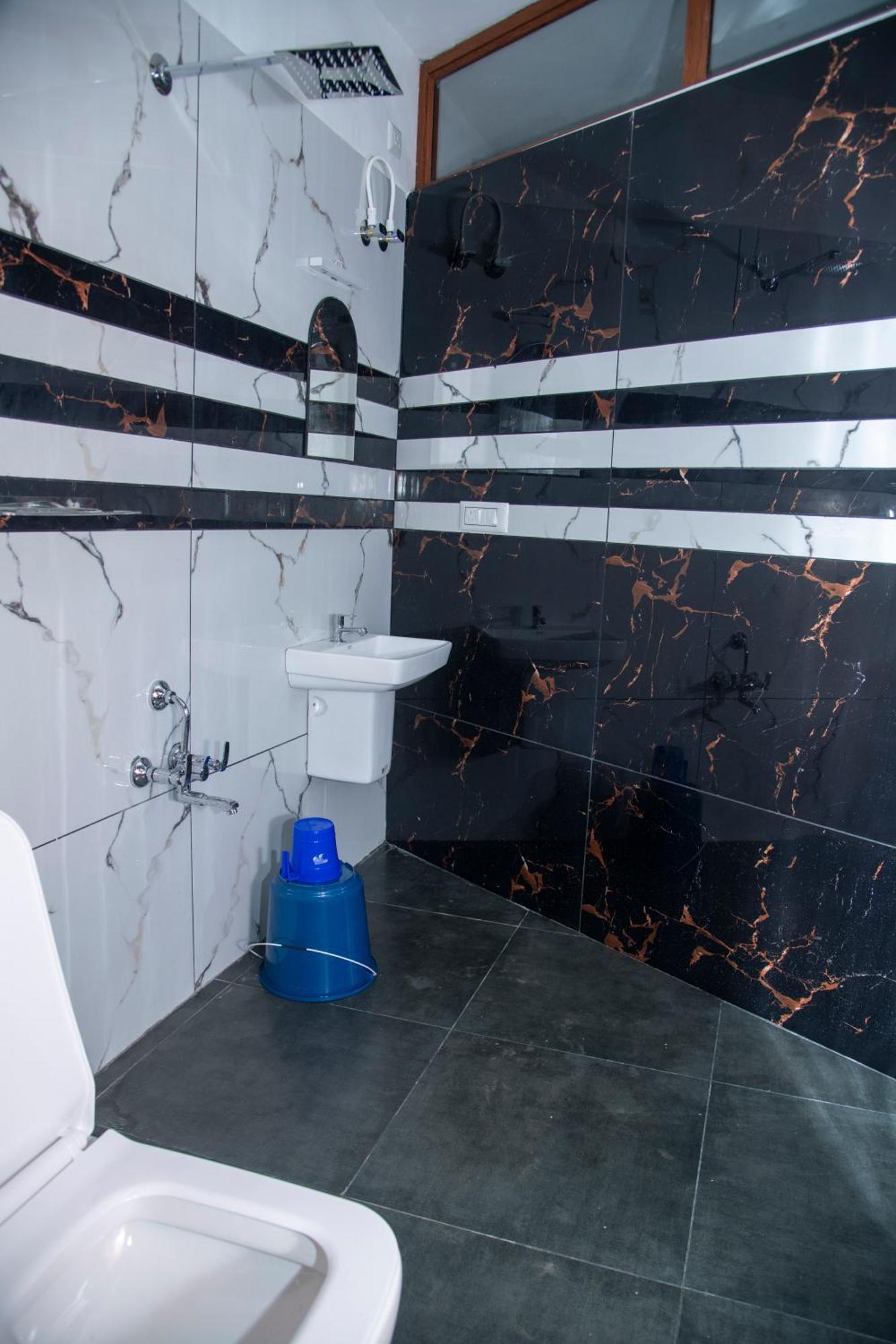 Eagle Heights Resort Pirmed Bagian luar foto